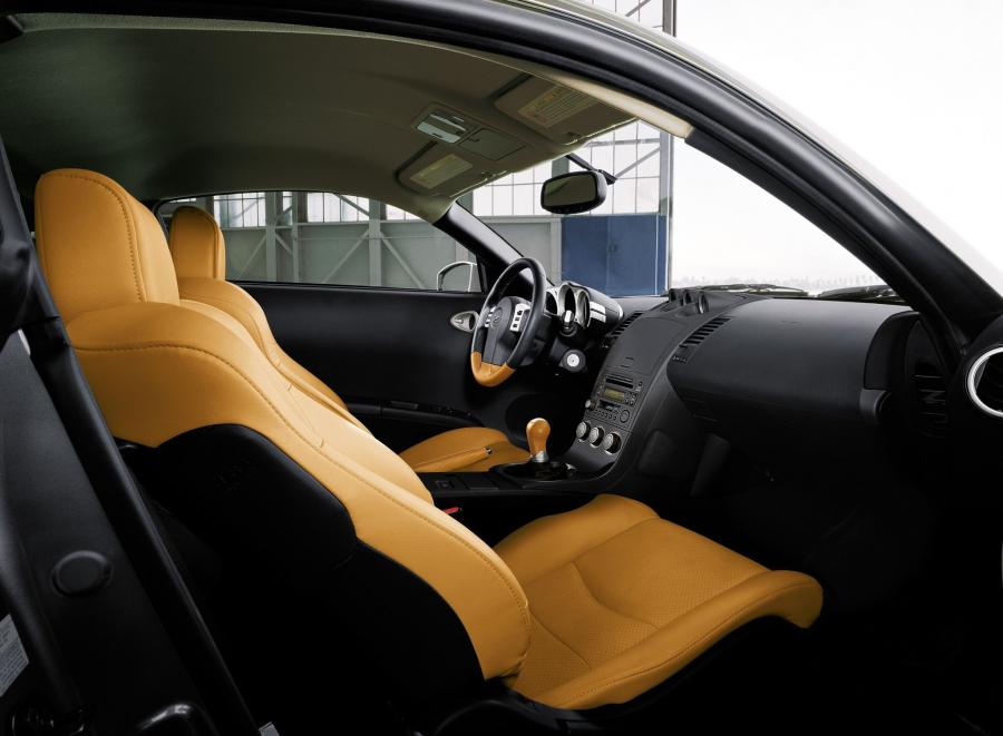  Nissan 350Z 2002 года  (фото 2 из 19)